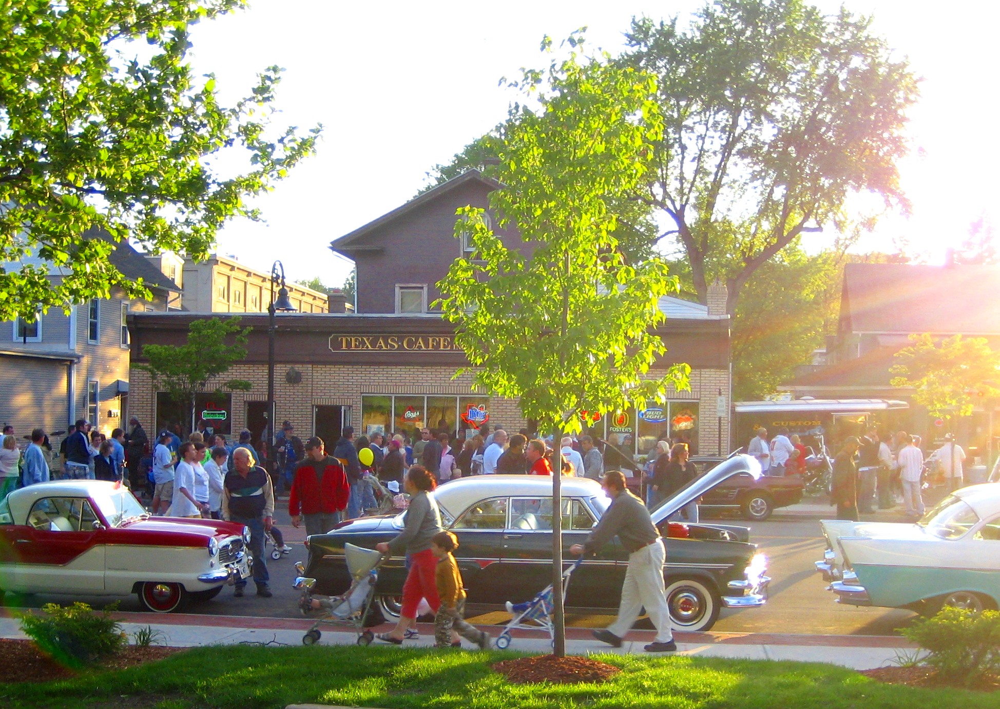 Alternate textBristol Circa 2006 - Car Show